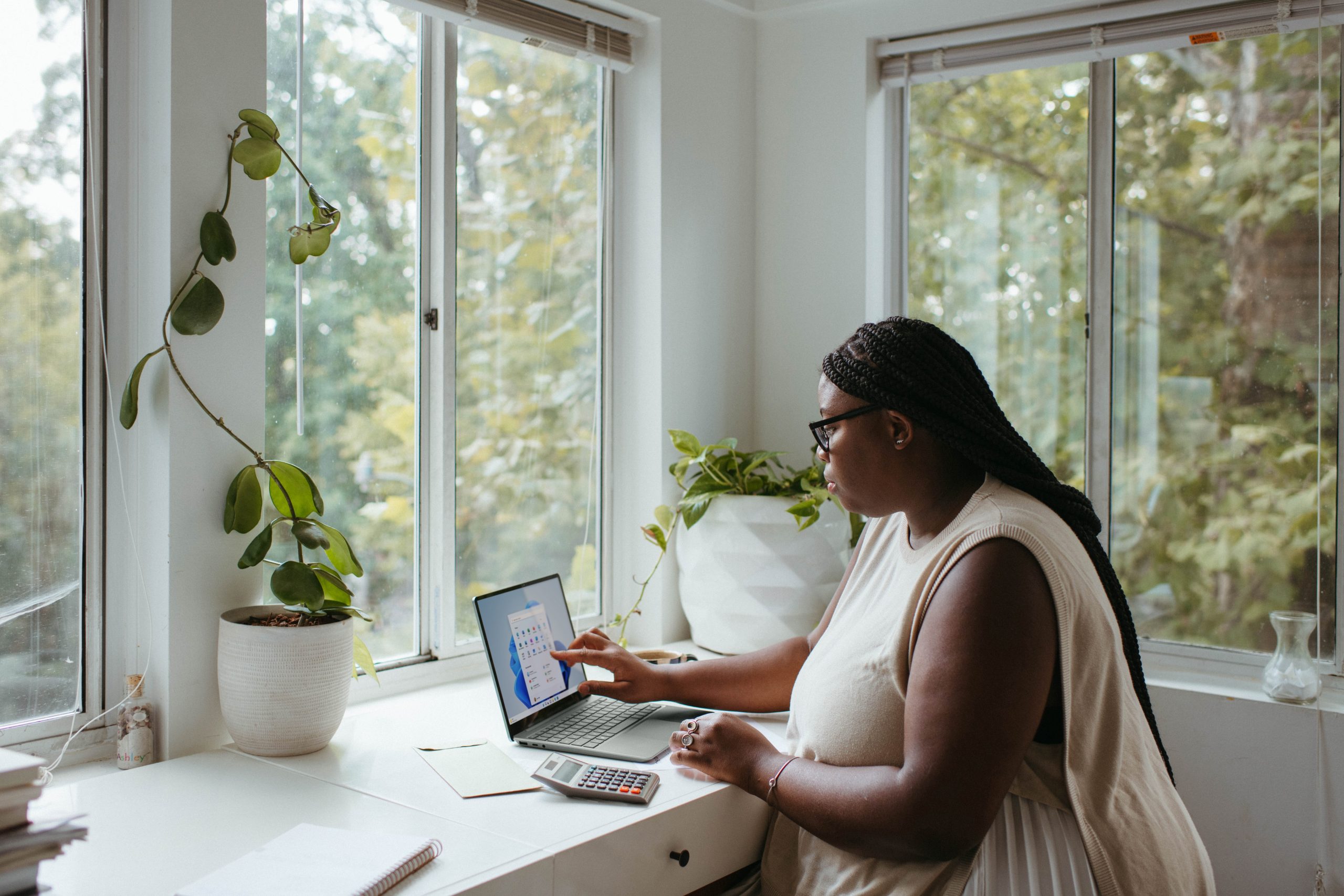 black poc woman working from home homeoffice